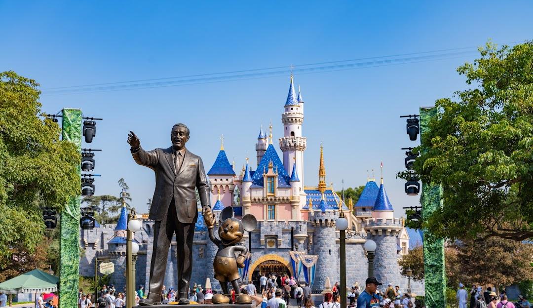 Anaheim, Orange County - Junk Removal Services